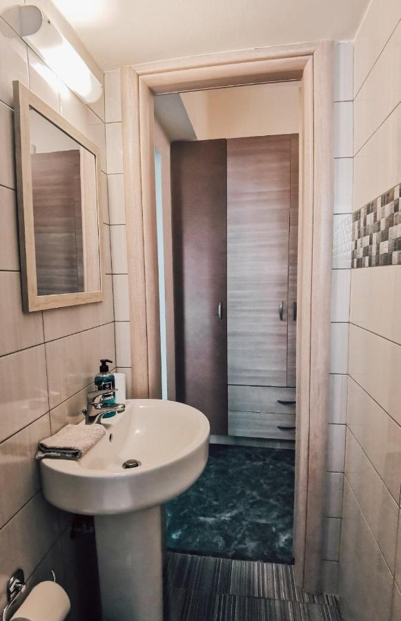 Efrosini Downtown Apartment Халкида Экстерьер фото